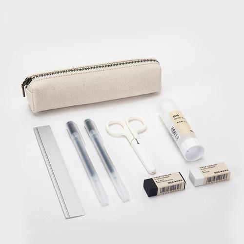 A tolltartó fejlesztése a különböző végfelhasználói igények szerint – A tolltartó anyaga és mérete